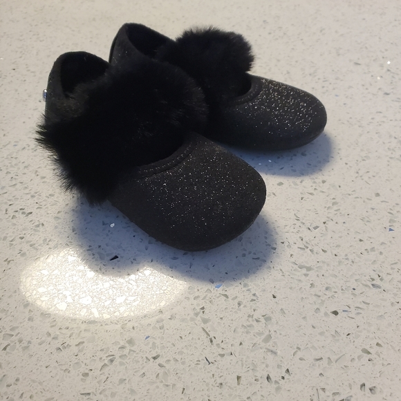 UGG infant shoes - Picture 3 of 3